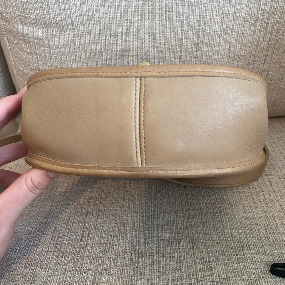 Vintage Coach Post Pouch style 9906 stone crossbody tan camel leather round 90s - Picture 13 of 13